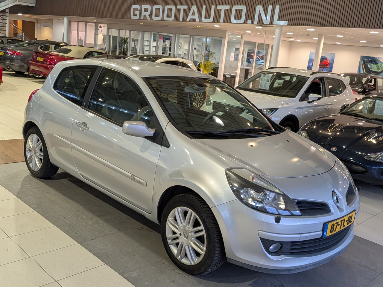 Renault Clio - 1.6-16V Initiale Airco, Cruise Control, Trekhaak, Stuurbekrachtiging - AutoWereld.nl