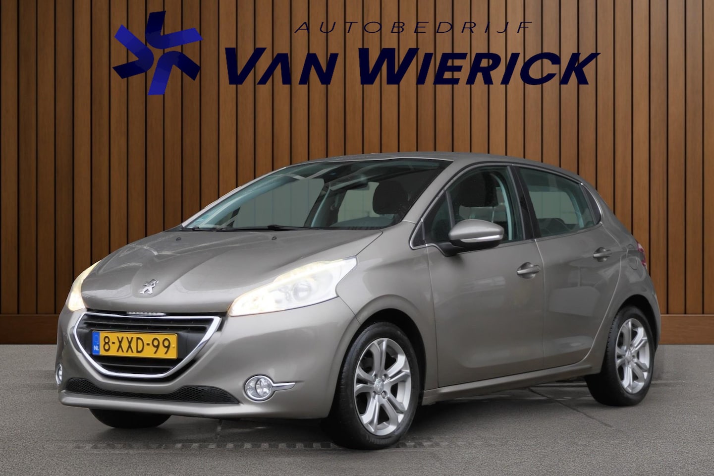 Peugeot 208 - 1.2 VTi 82PK! Allure 5-Deurs | Navi | Bluetooth | Climate Control - AutoWereld.nl