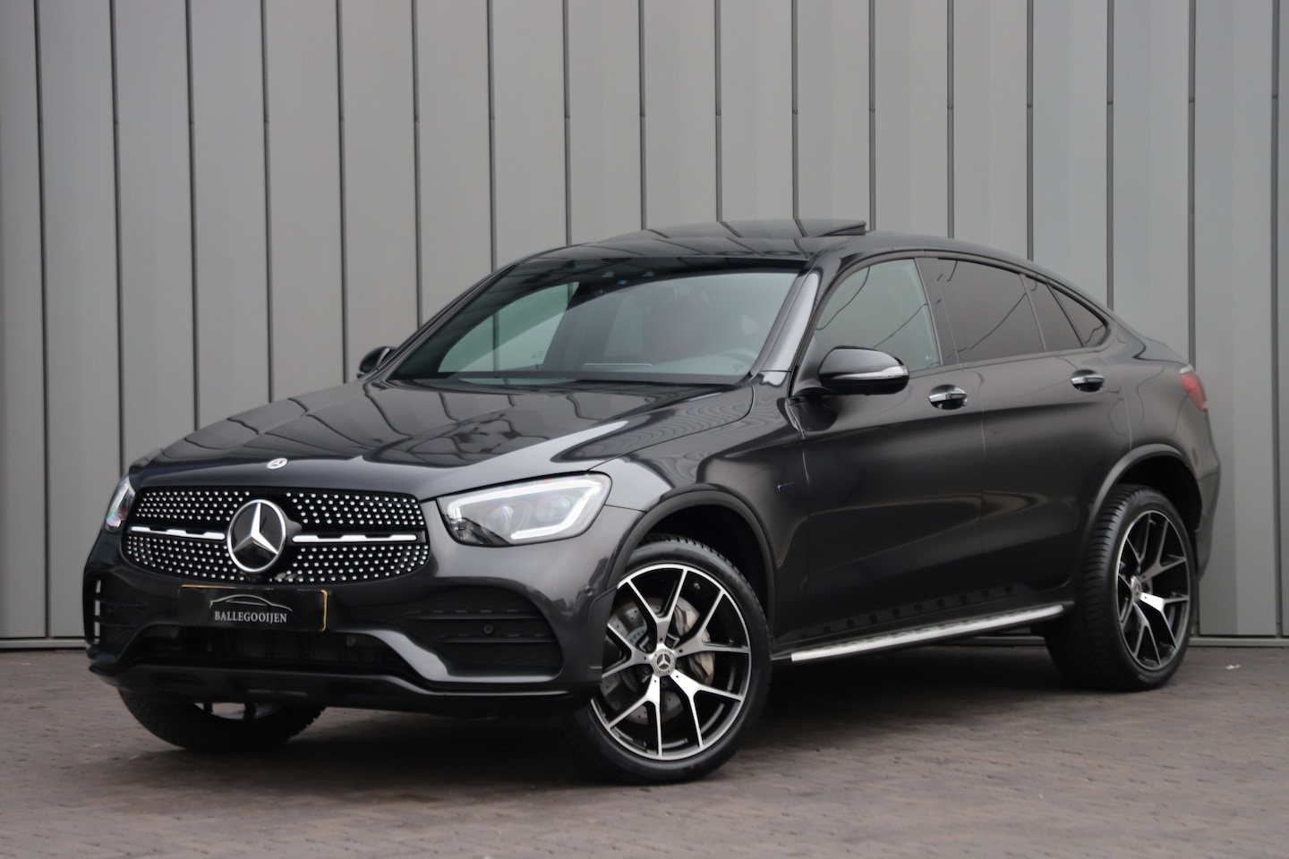 Mercedes-Benz GLC-klasse Coupé - 300e AMG 4-Matic | 320PK | Schuifdak | Burmester | Keyless-go | Sfeerverlichting | Multibe - AutoWereld.nl
