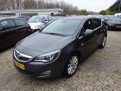 Opel Astra - 1.4 Cosmo airco navigatie trekhaak