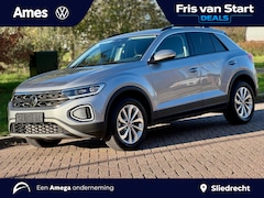 Volkswagen T-Roc - 1.5 TSI 150pk DSG Life Edition | Dodehoeksensoren | Climatronic | Achteruitrijcamera