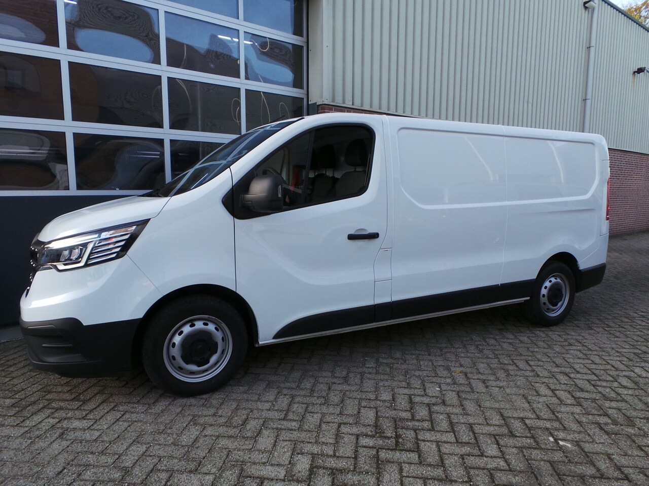 Renault Trafic - 2.0 dCi 130 T30 L2H1 Airco,Cruise,Pdc,Trekhaak - AutoWereld.nl