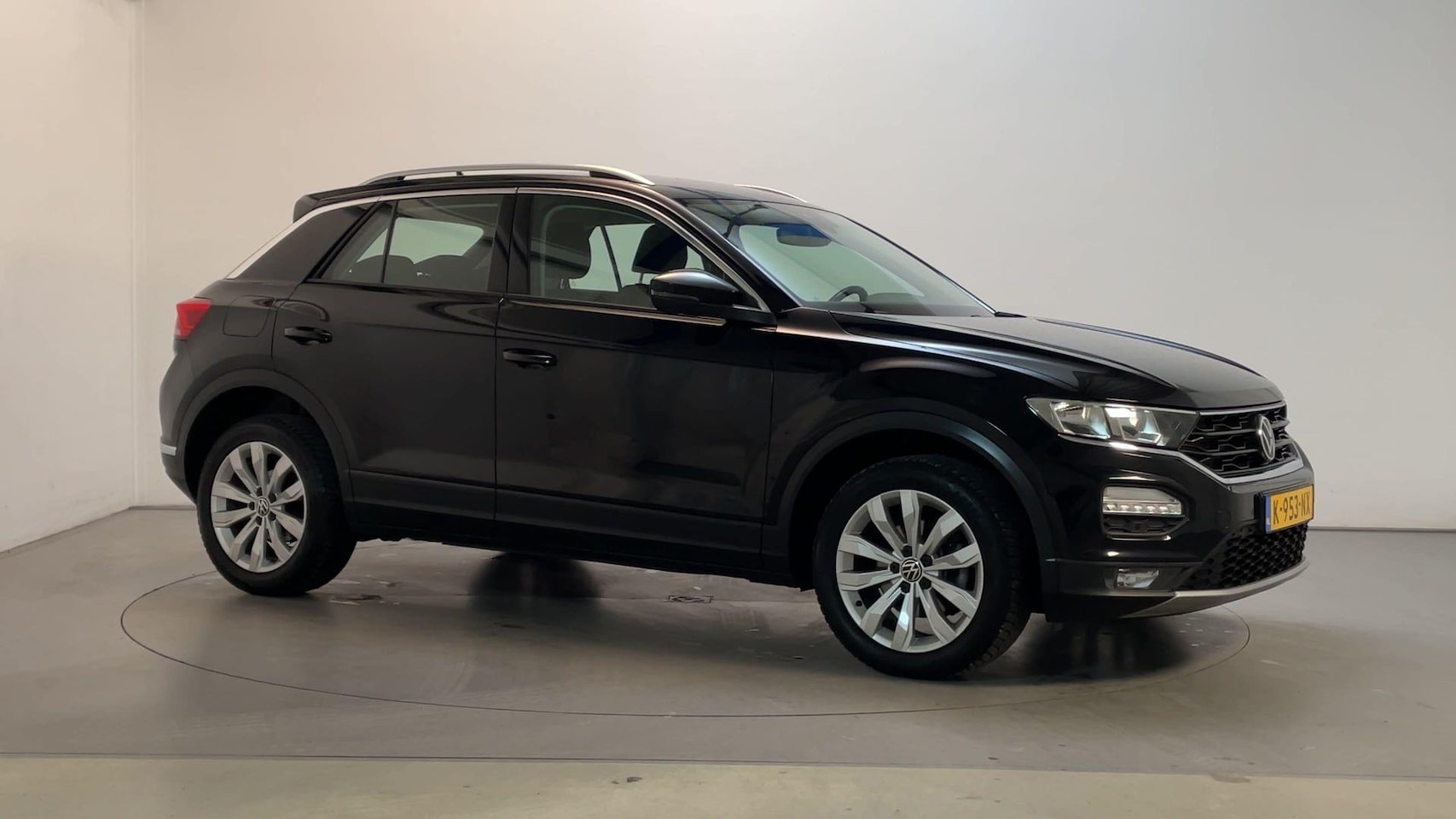 Volkswagen T-Roc - 1.0 TSI Style Business Parkeersensoren Navigatie App-Connect DAB+ - AutoWereld.nl