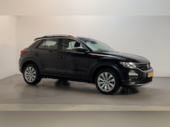 Volkswagen T-Roc - 1.0 TSI Style Business Parkeersensoren Navigatie App-Connect DAB+