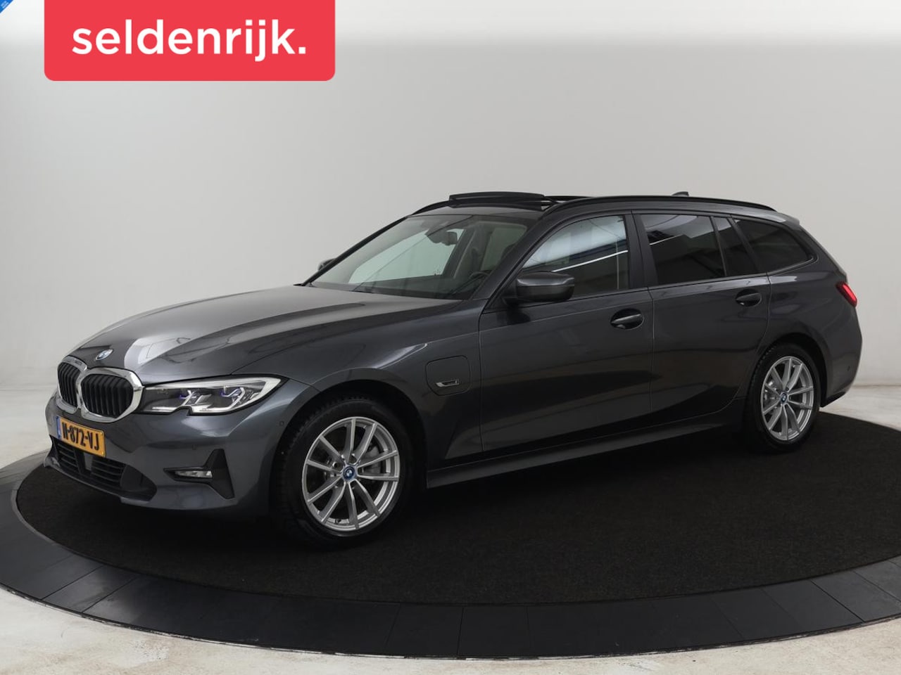 BMW 3-serie Touring - 320e Business Edition Plus | Panoramadak | Adaptive cruise | Leder | Sportstoelen | Stoelv - AutoWereld.nl