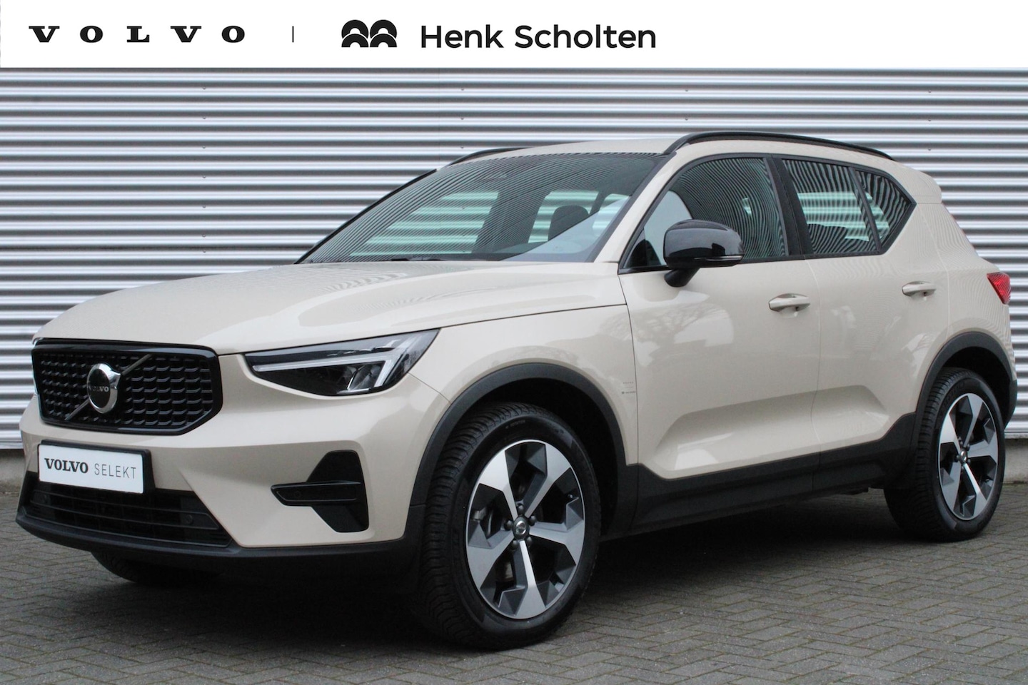 Volvo XC40 - 2.0 B4 Mild Hybrid Plus Dark | All-Season Banden | Verwarmbare Voorruit | Elektrisch Verst - AutoWereld.nl