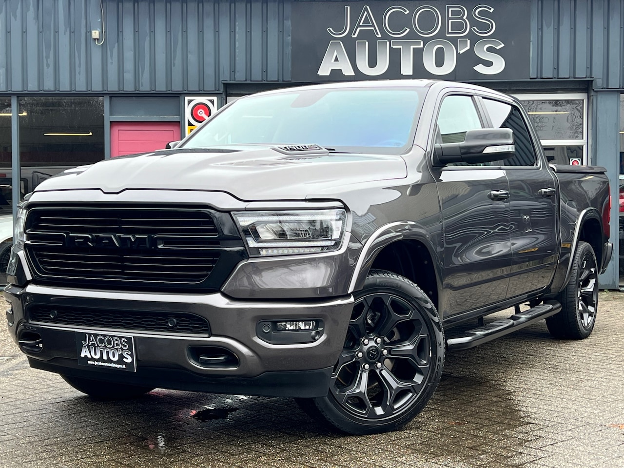 Dodge Ram 1500 - 5.7 V8 4x4 Crew Cab Sport 5.7 V8 4x4 Crew Cab Sport - AutoWereld.nl