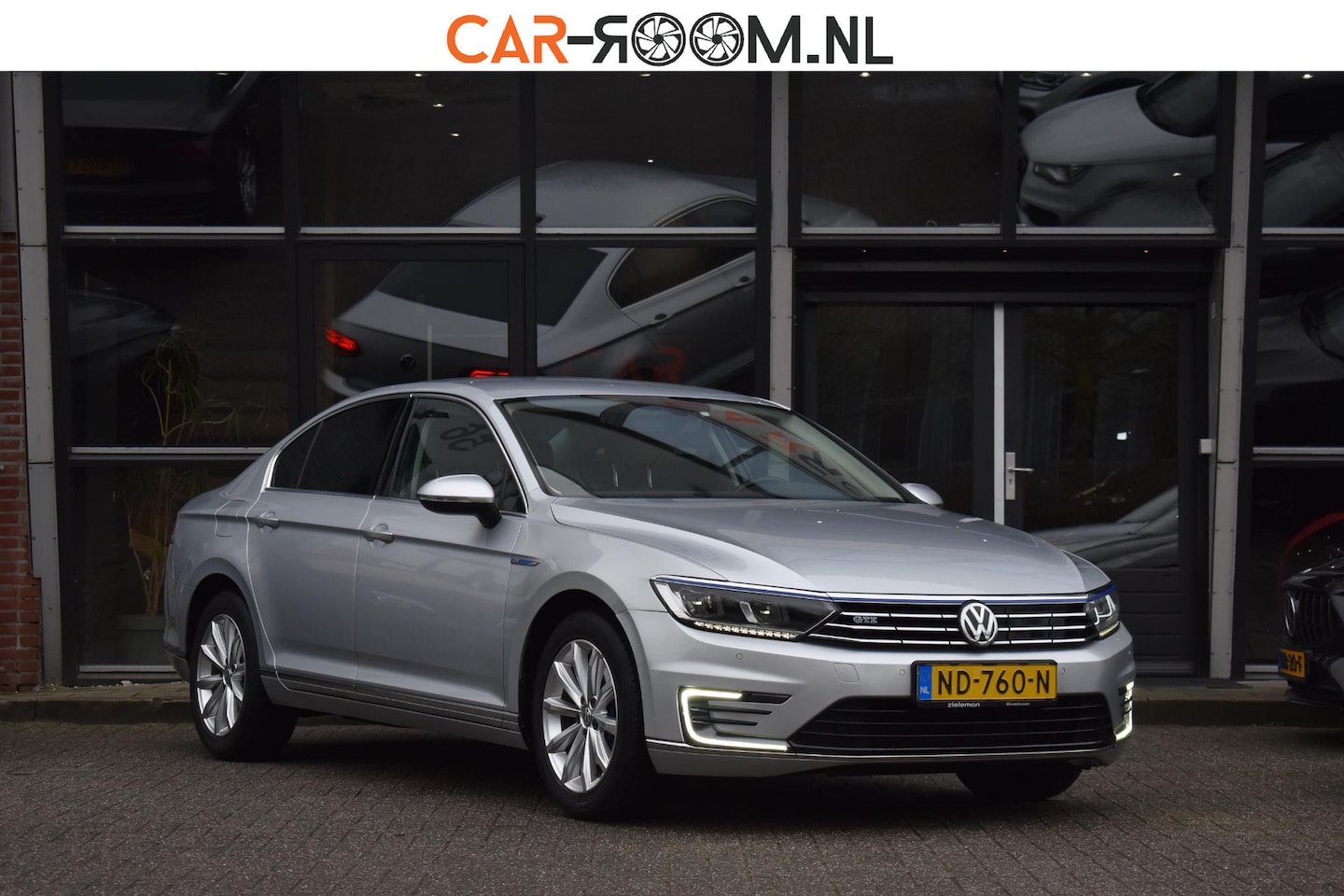 Volkswagen Passat - 1.4 TSI GTE Carplay Leder Sfeerverlichting - AutoWereld.nl