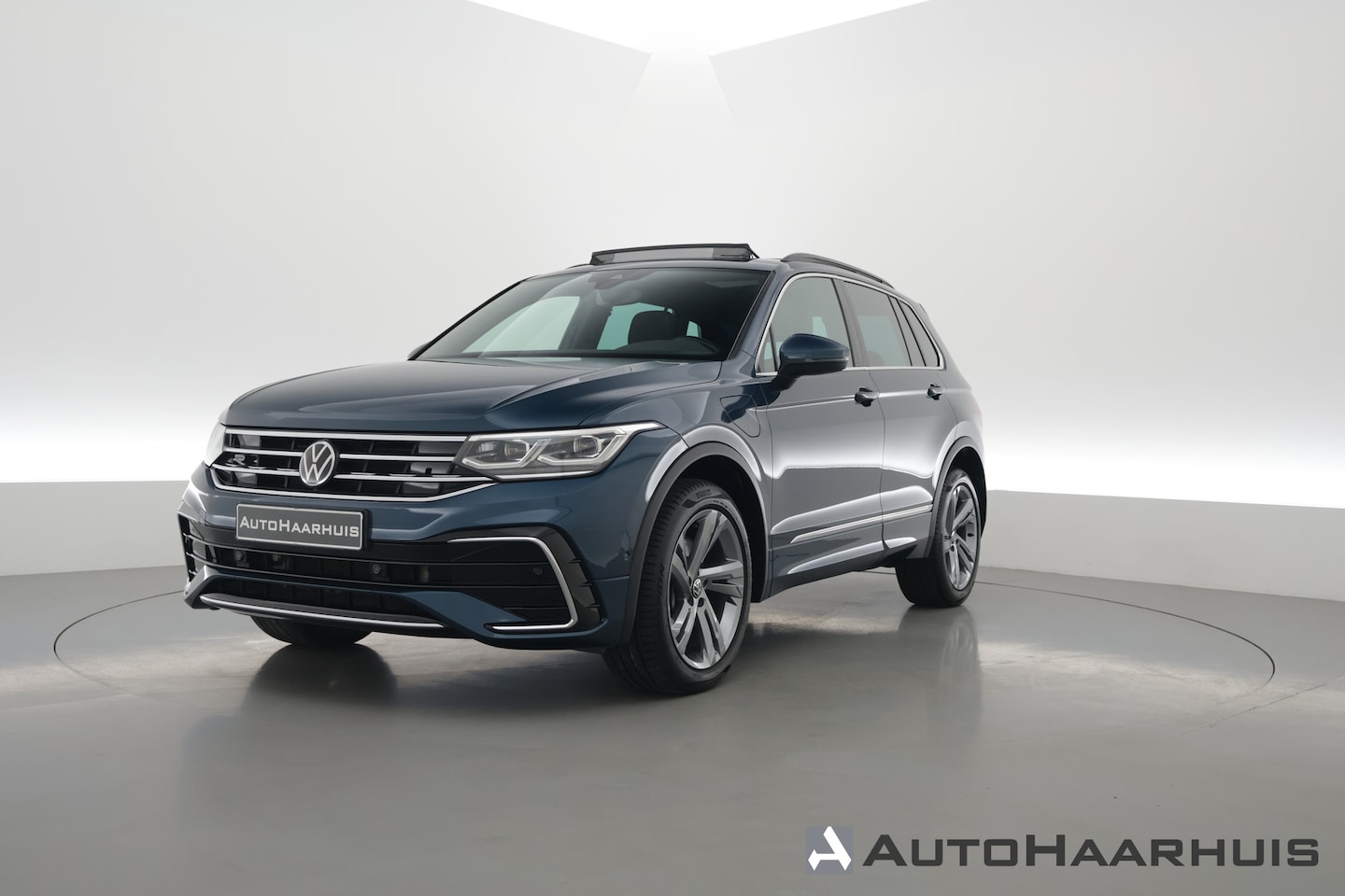 Volkswagen Tiguan - 1.4 TSI eHybrid R-Line Business+ | Pano | Elek. Trekhaak | Dig. Cockpit | PDC | Stoel- Stu - AutoWereld.nl
