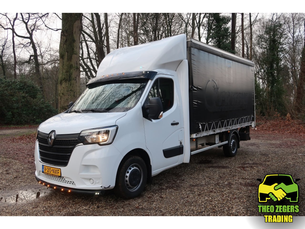 Renault Master - 2.3 DCI 145pk Euro 6 met elektrisch in hoogte verstelbare laadru - AutoWereld.nl