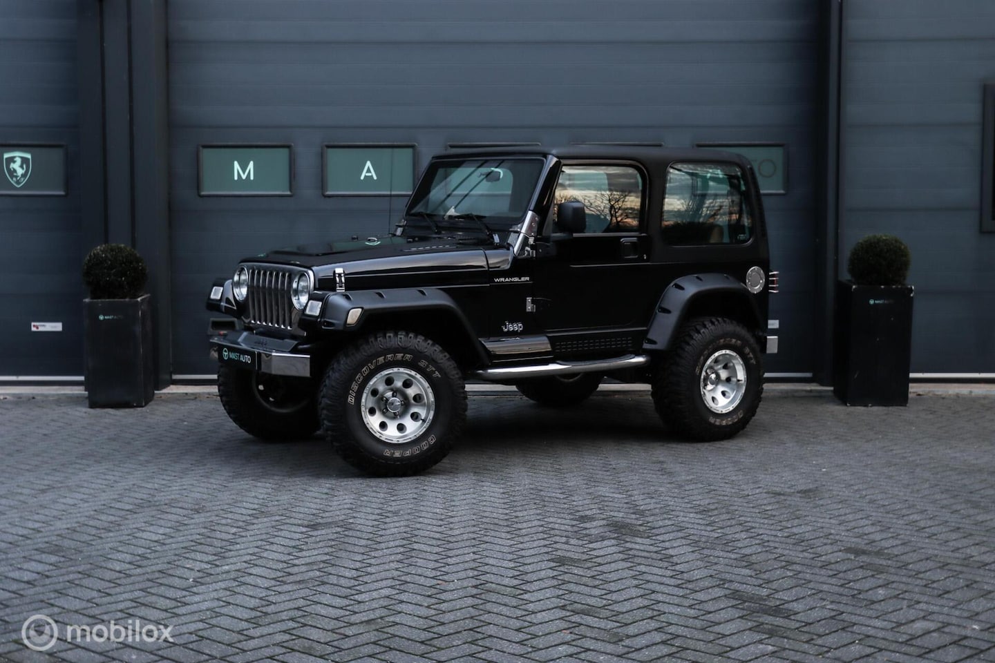 Jeep Wrangler - 5.9i V8 Hardtop|Automaat|Two tone interieur - AutoWereld.nl