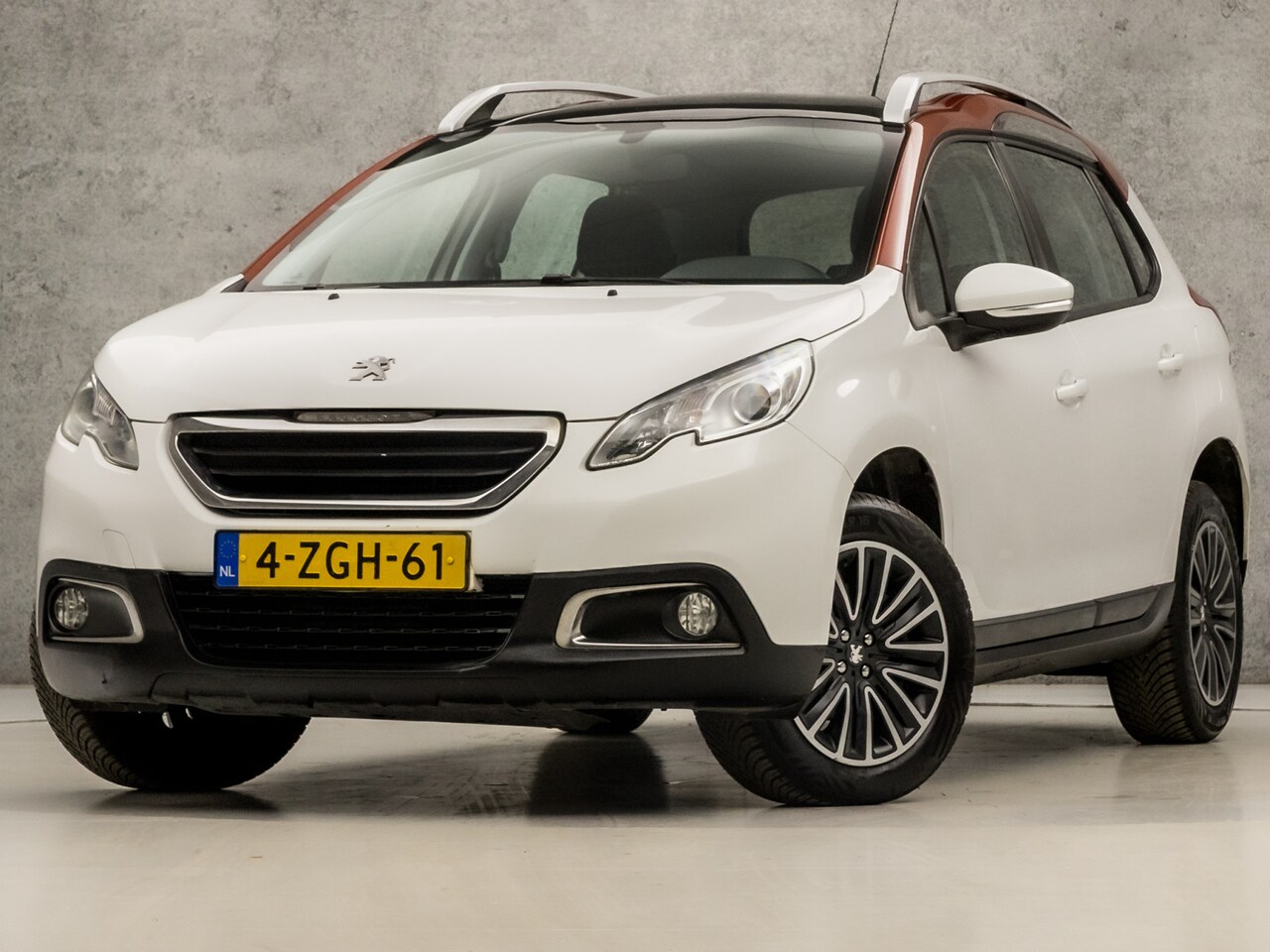 Peugeot 2008 - 1.2 PureTech Sport Automaat (PANORAMADAK, NAVIGATIE, CRUISE, SPORTSTOELEN, GETINT GLAS, EL - AutoWereld.nl