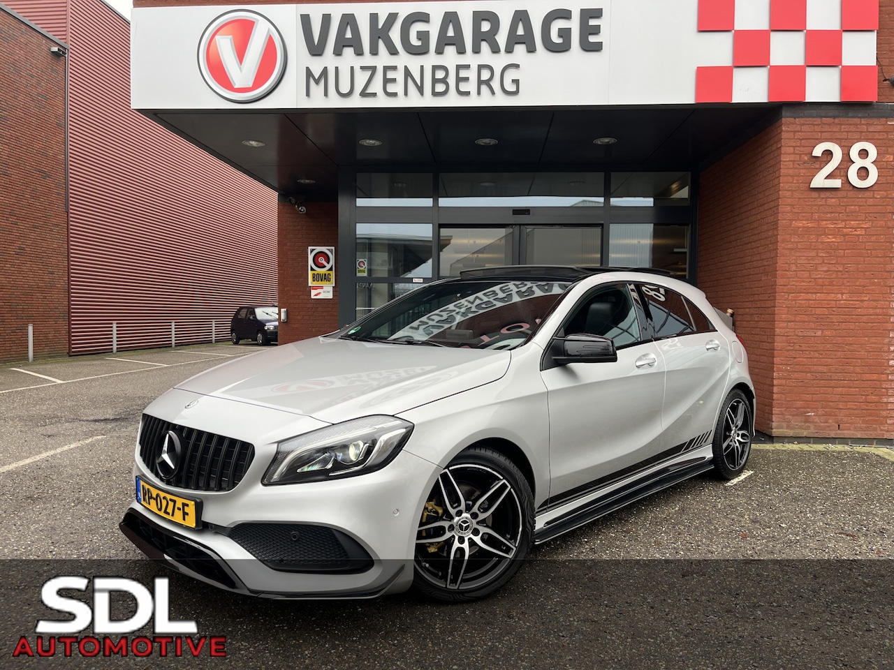 Mercedes-Benz A-klasse - 180 AMG Night pakket // FULL LED // NAVI // PANO/SCHUIFKANTELDAK // PDC V+A // CRUISE - AutoWereld.nl