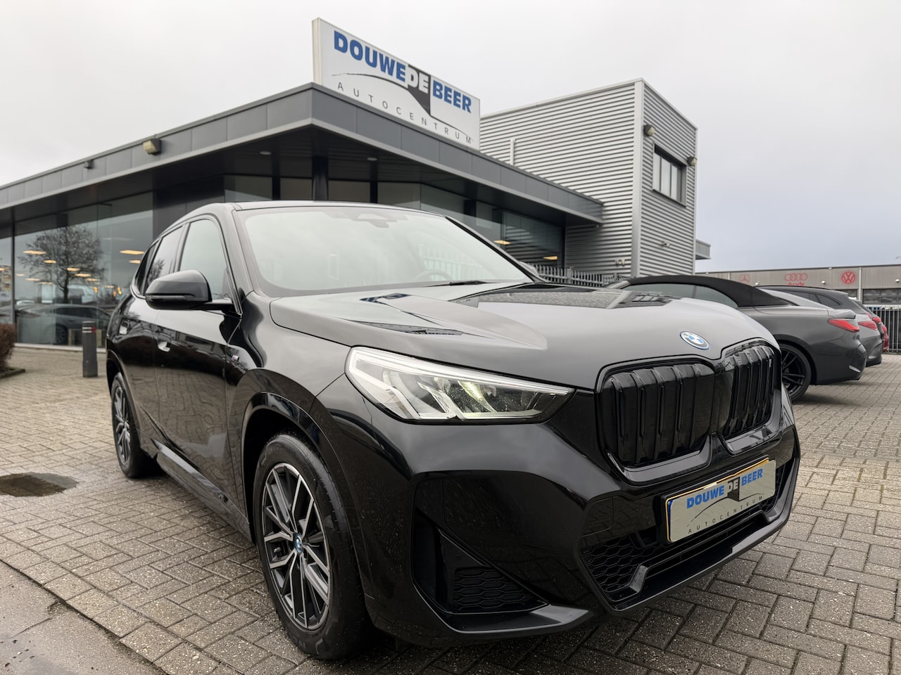 BMW iX1 - xDrive30 M sport 67 kWh Pano/dak, leer, - AutoWereld.nl