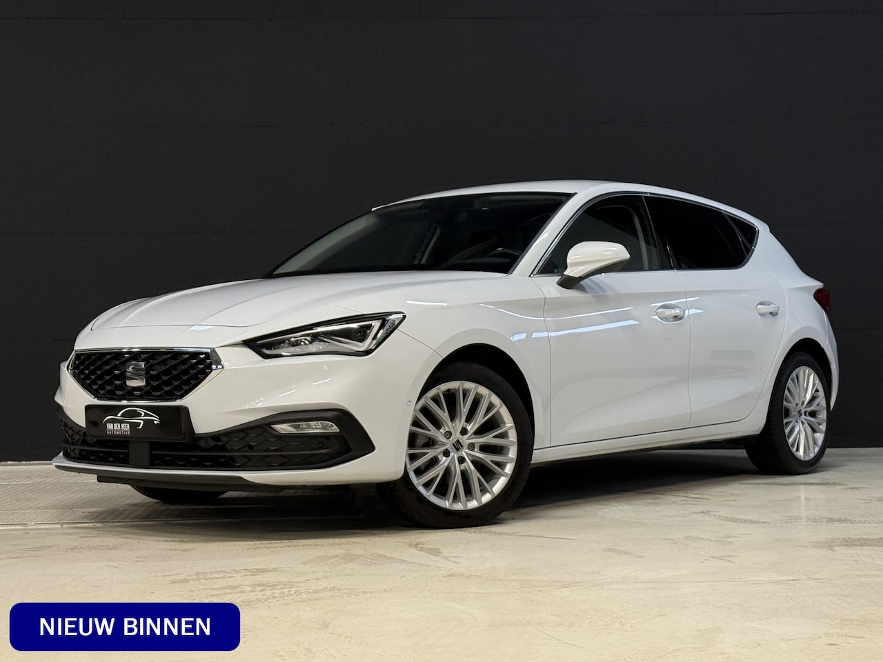 SEAT Leon - 1.5 eTSI Style Business Intense | Camera | Apple Carplay | Keyless - AutoWereld.nl