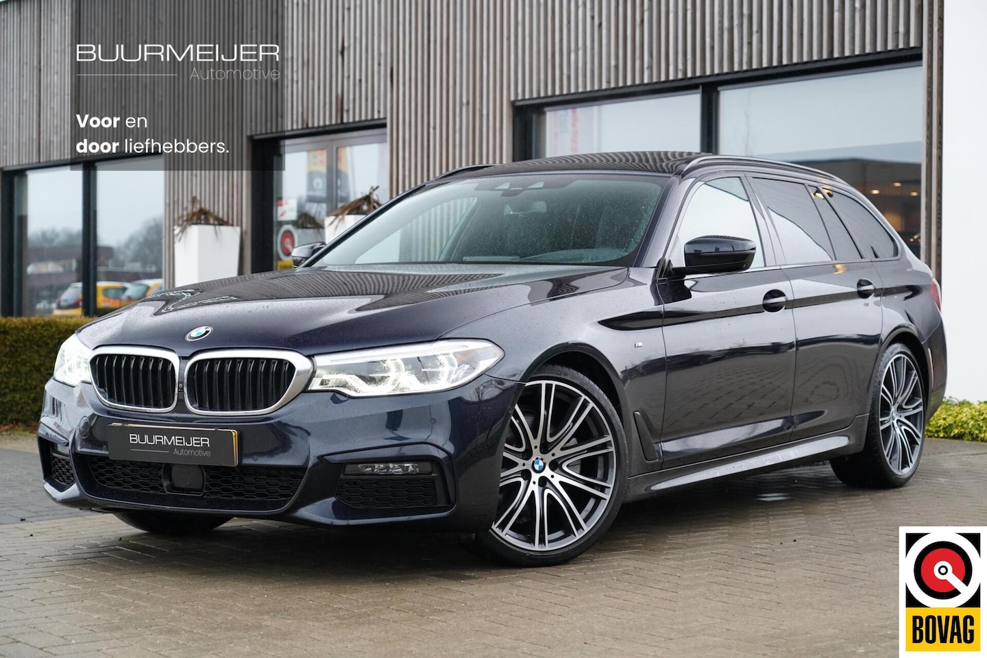 BMW 5-serie Touring - 520i High Executive M | Dealer onderhouden | Panoramisch schuif/kanteldak | Stoel en stuur - AutoWereld.nl