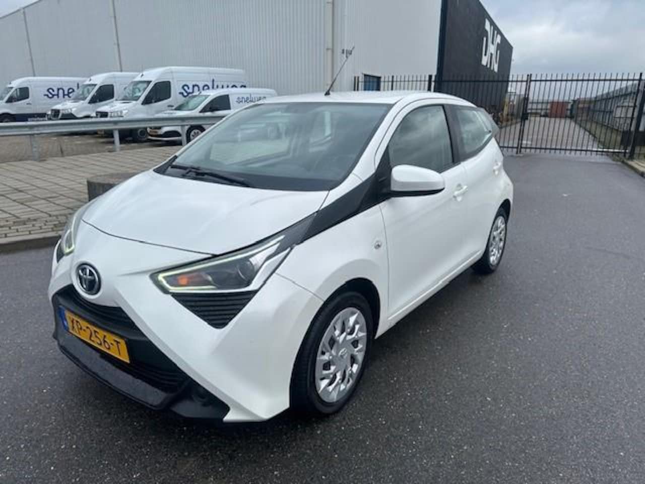 Toyota Aygo - 1.0 VVT-i x-play 1.0 VVT-i x-play - AutoWereld.nl
