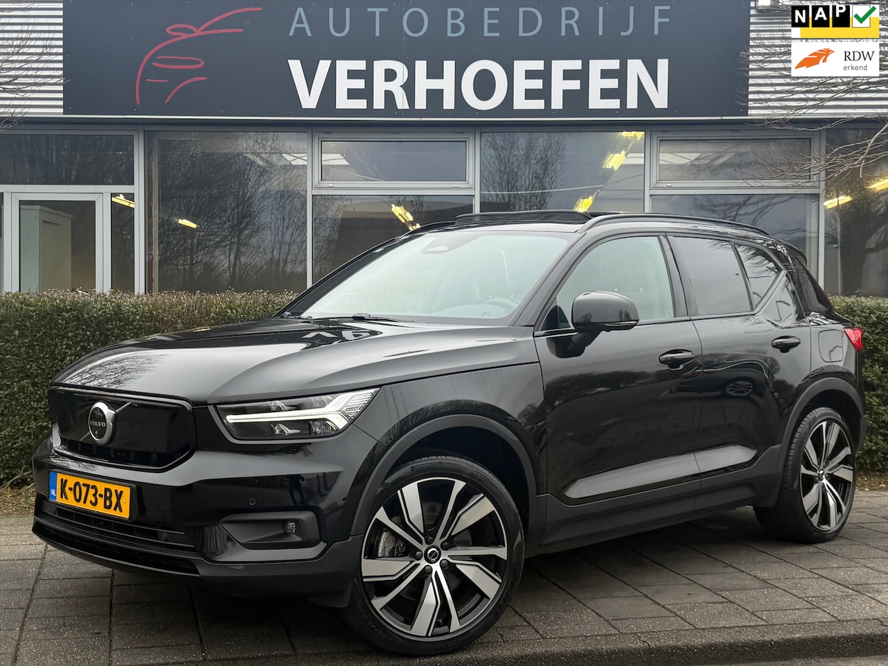 Volvo XC40 - Recharge P8 AWD R-Design - PANORAMADAK - APPLE CARPLAY - HARMAN/KARDON - STUUR STOEL VERW - AutoWereld.nl