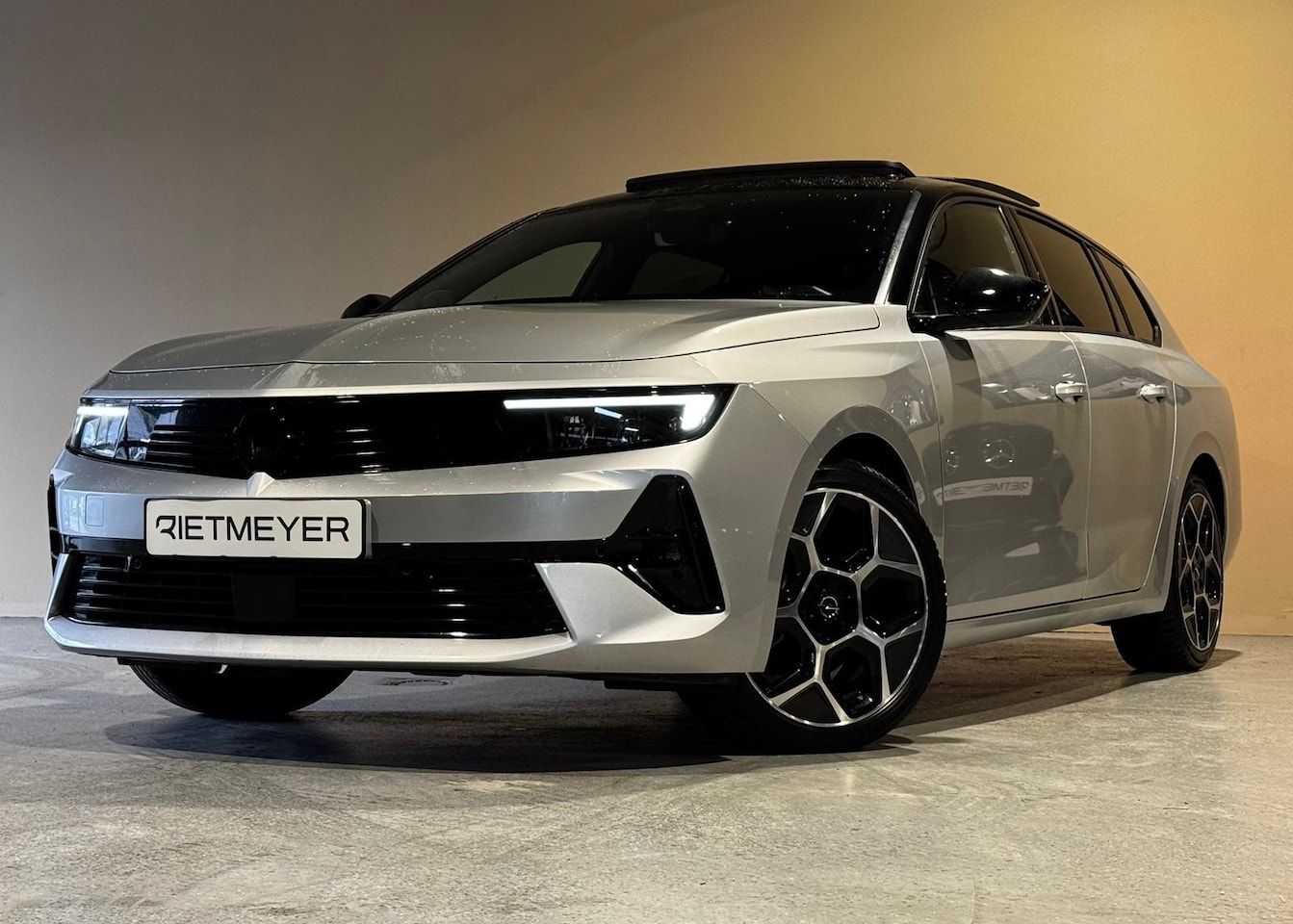 Opel Astra Sports Tourer - 1.2 Turbo GS |Panorama dak | - AutoWereld.nl