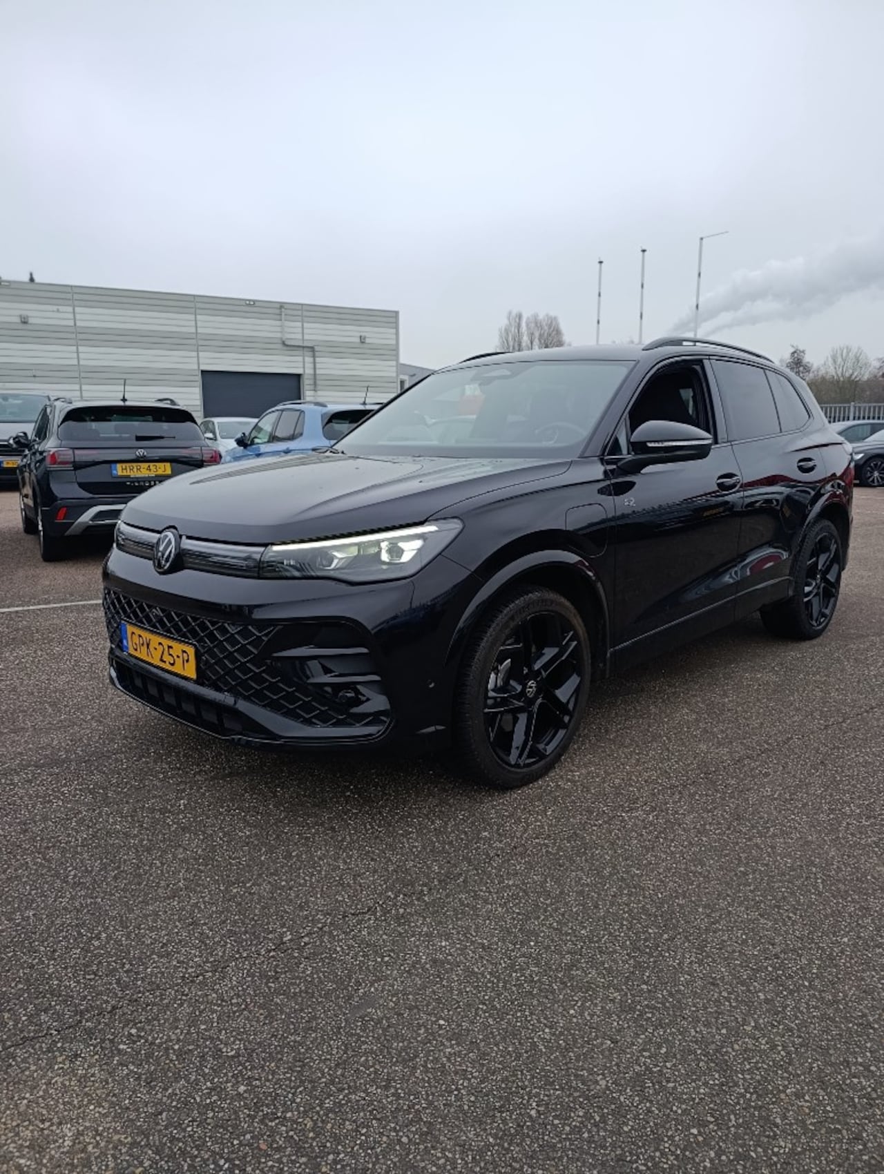 Volkswagen Tiguan - 1.5 eHybrid 272 pk R-Line Business | Trekhaak | Assitance pakket plus | Black Style pakket - AutoWereld.nl