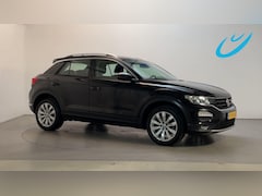 Volkswagen T-Roc - 1.0 TSI Style Business Parkeersensoren Navigatie App-Connect DAB+