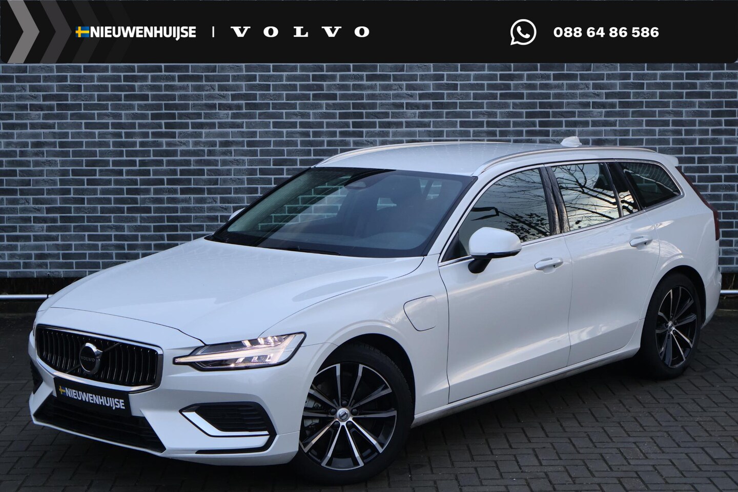 Volvo V60 - 2.0 T6 Plug-in hybrid AWD Essential Bright | Adaptieve Cruise Control | Dode hoek detectie - AutoWereld.nl