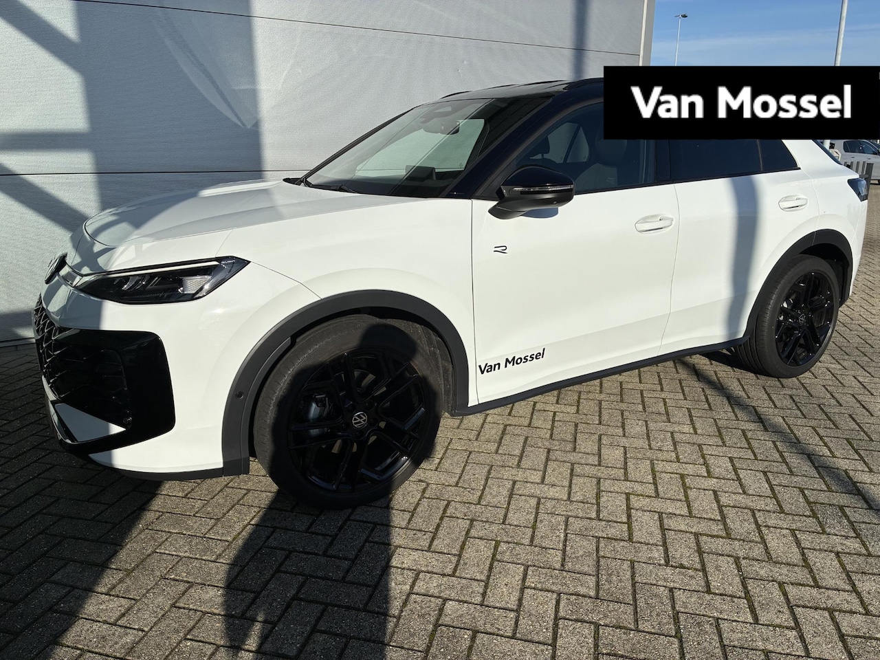 Volkswagen T-Roc - 1.5 eTsi R-Line First Edition 150 PK | Navigatie | Apple Carplay | Head-up display | 360 G - AutoWereld.nl