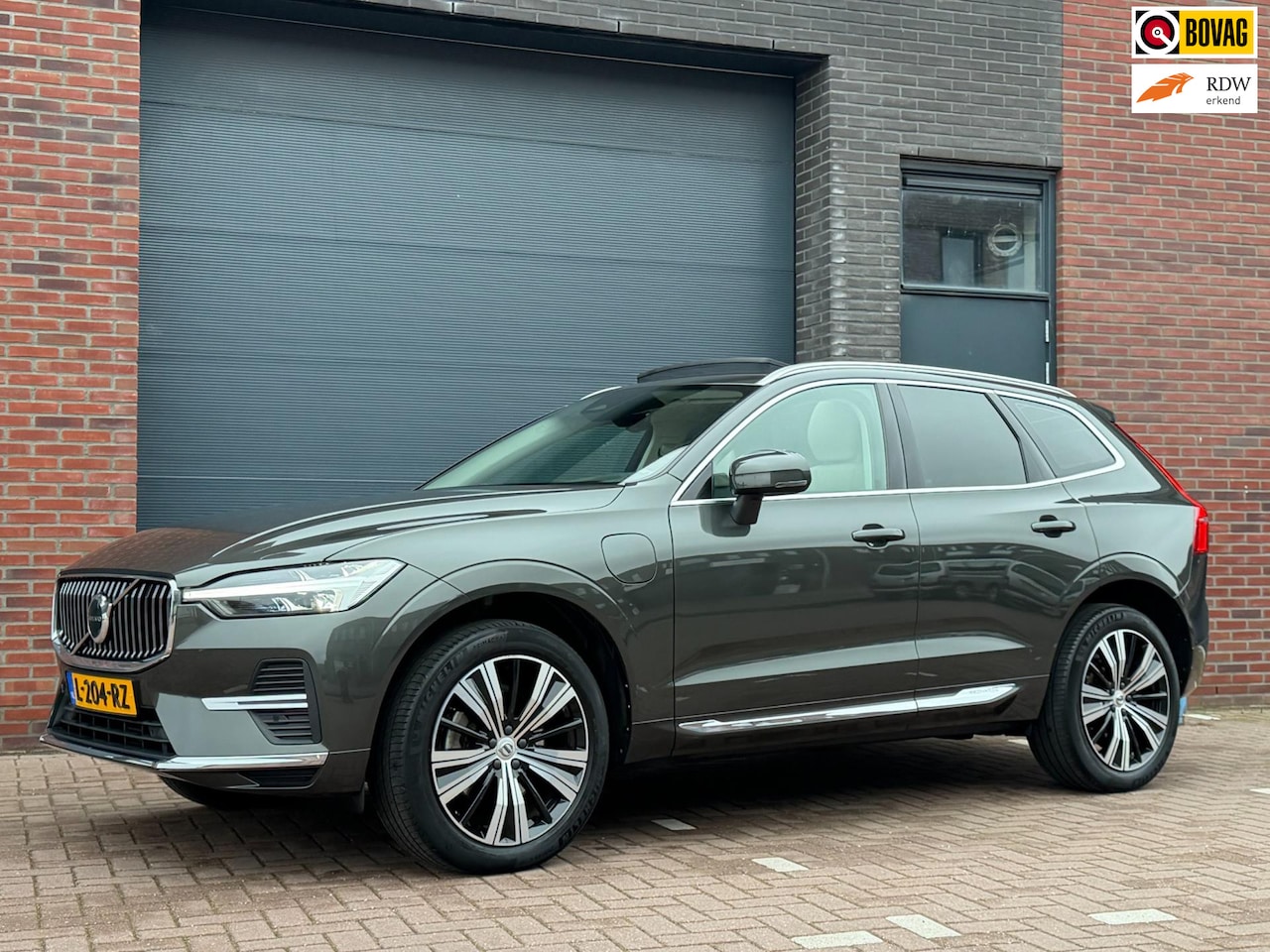 Volvo XC60 - 2.0 Recharge T8 AWD Inscription | Massagestoelen | H&K | Panoramadak - AutoWereld.nl