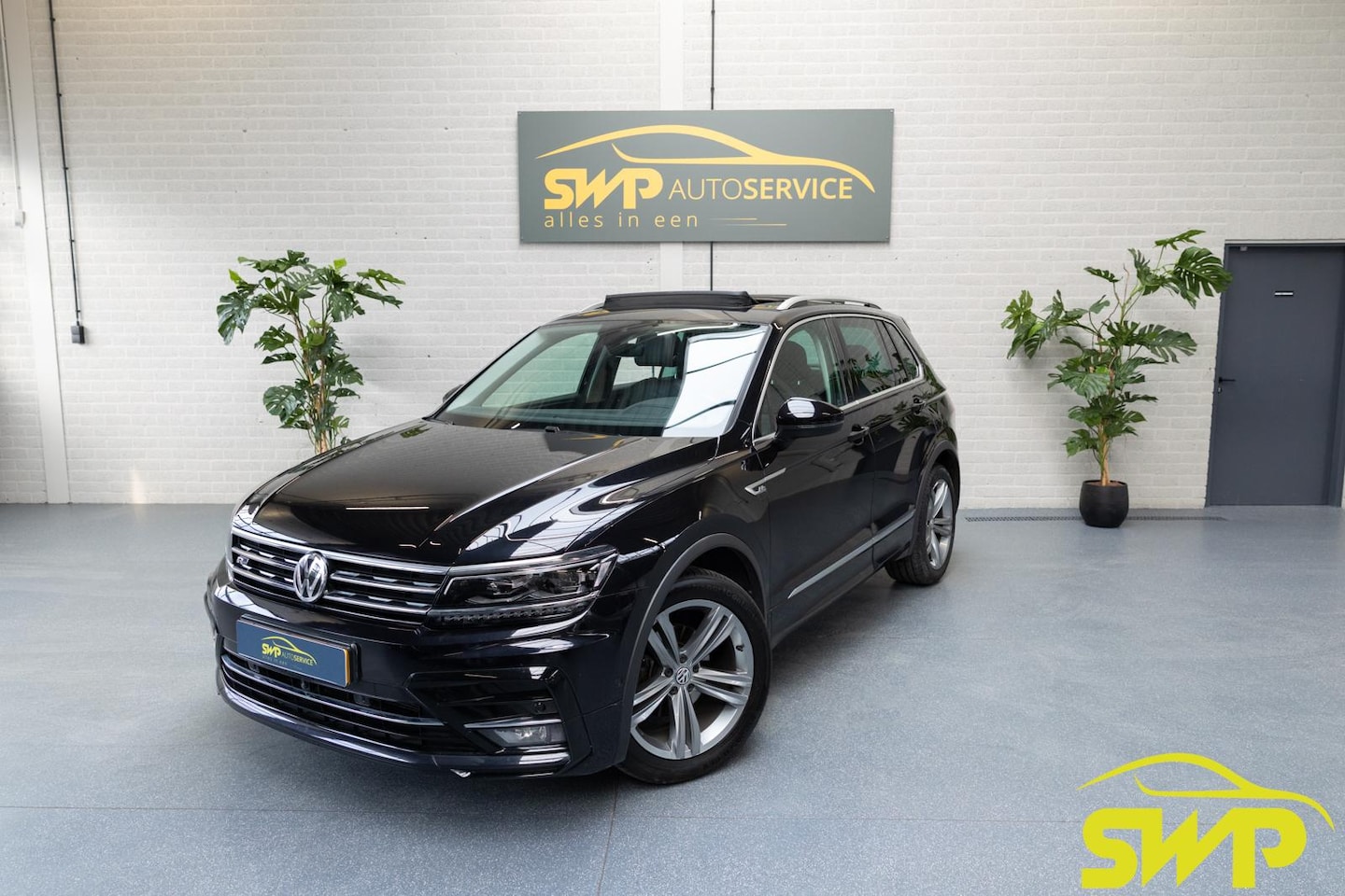 Volkswagen Tiguan - 1.5 TSI ACT Highline Business R | Pano | Memory | Massage | 360 | Dodehoek | Digitale dash - AutoWereld.nl