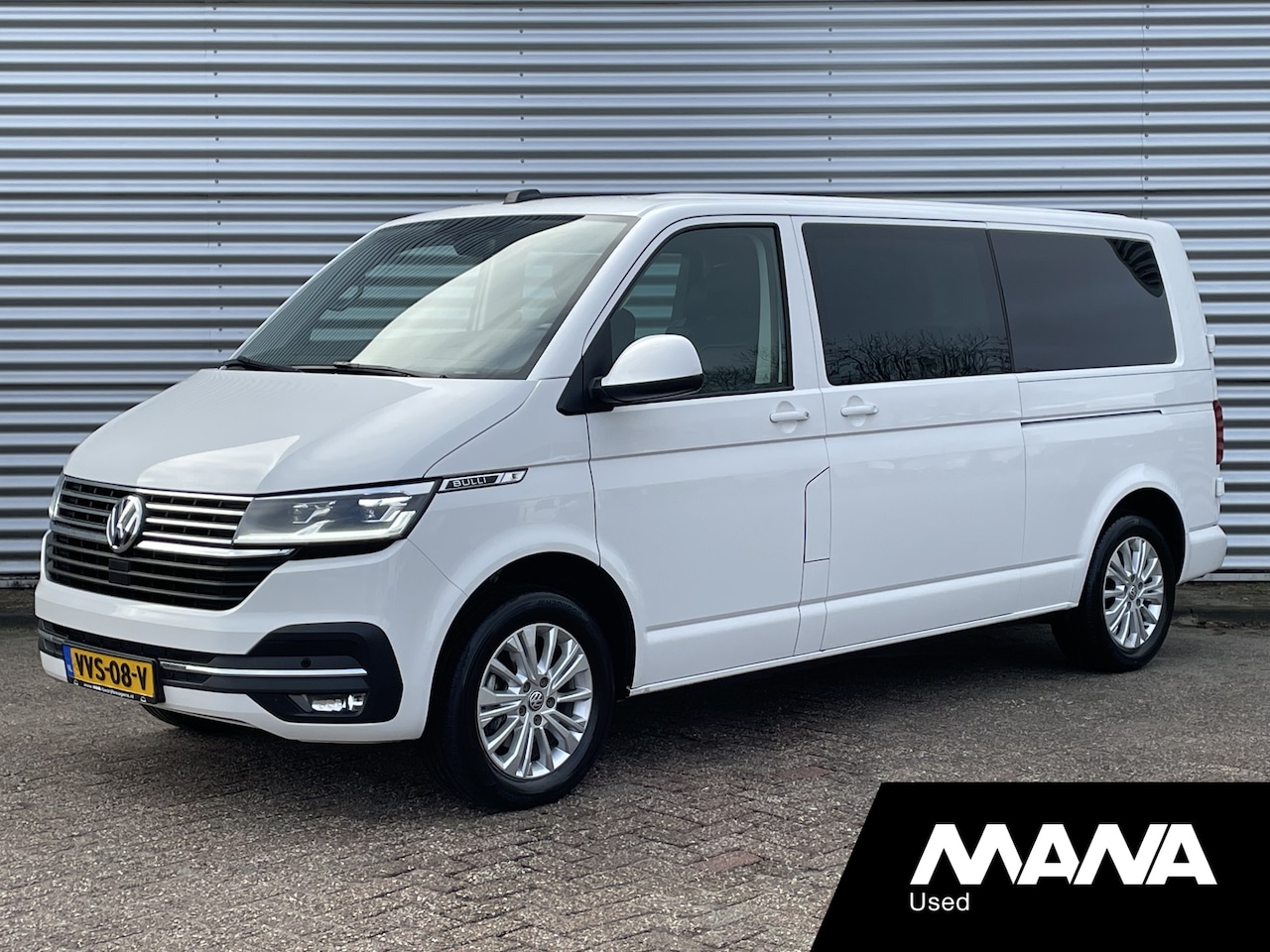 Volkswagen Transporter - 2.0TDI 150PK L2H1 DC Bulli Automaat Leer LED Navi Carplay Trekhaak - AutoWereld.nl