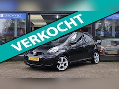 Toyota Aygo - 1.0-12V Cool|Airco|LMV 16''|Elek.ramen|Stuur.bekr