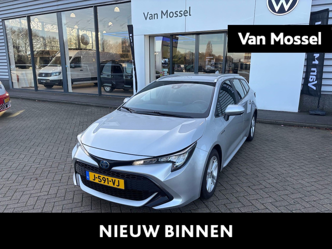 Toyota Corolla Touring Sports - 1.8 Hybrid Active 122 PK | Automaat | Navigatie | Achteruitrijcamera | Climate Control | A - AutoWereld.nl