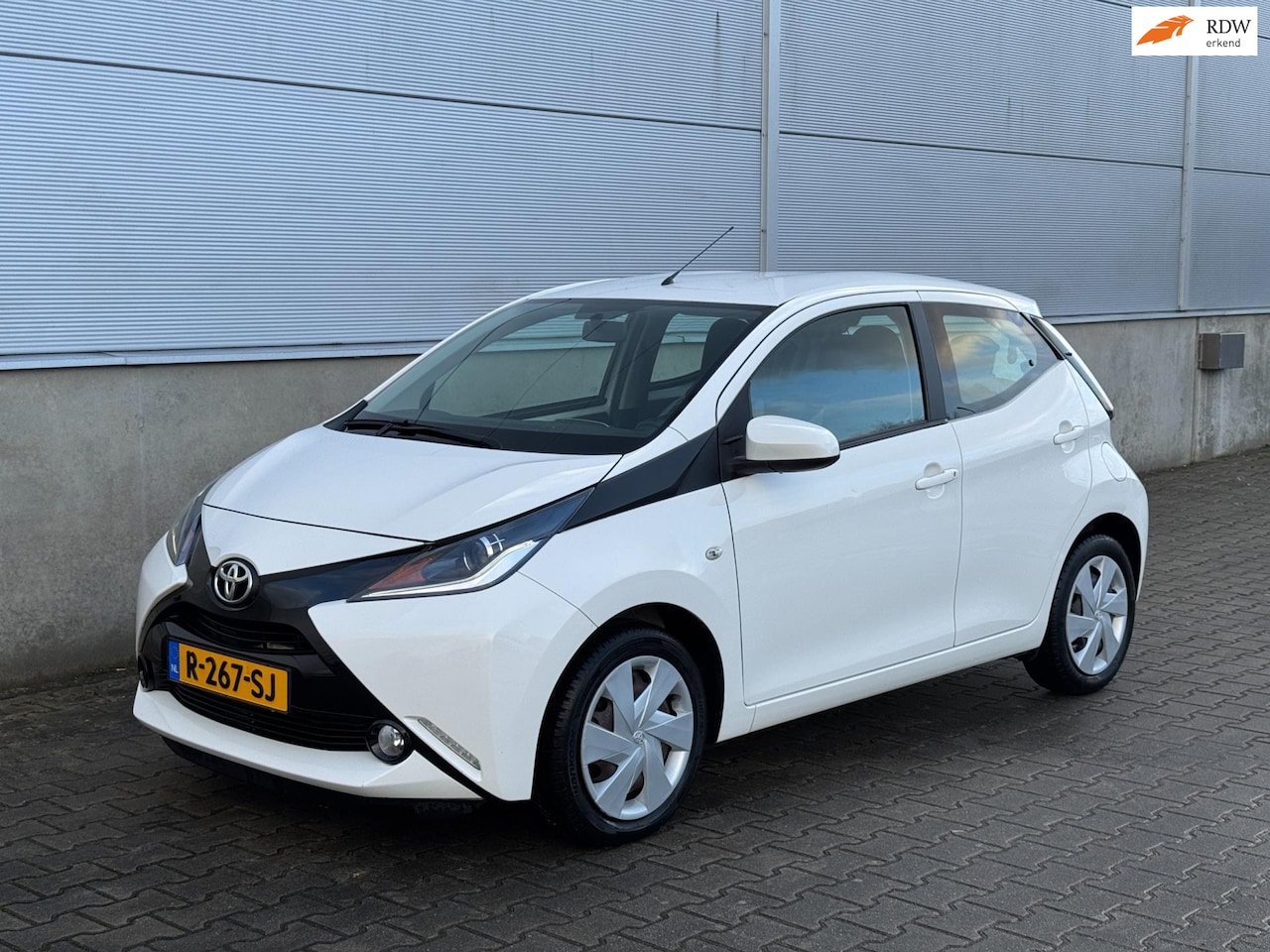 Toyota Aygo - 1.0 VVT-i x-cite AUTOMAAT AIRCO|CAMERA|NWE APK| - AutoWereld.nl