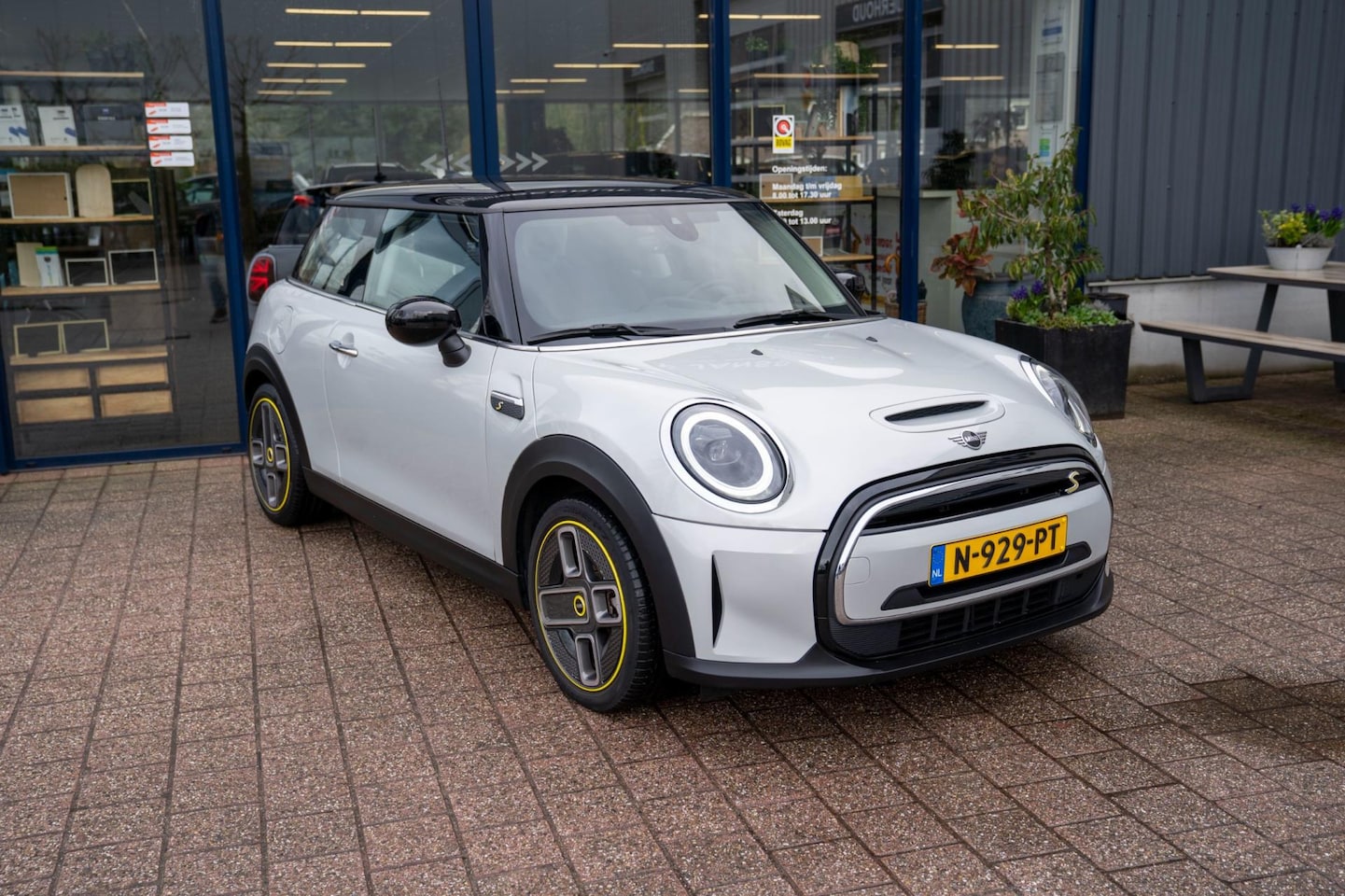 MINI Mini-Electric - Business Edition 33 kWh|Prijs rijklaar incl. 12 mnd garantie||Bluetooth NAV LMV Parkeersen - AutoWereld.nl