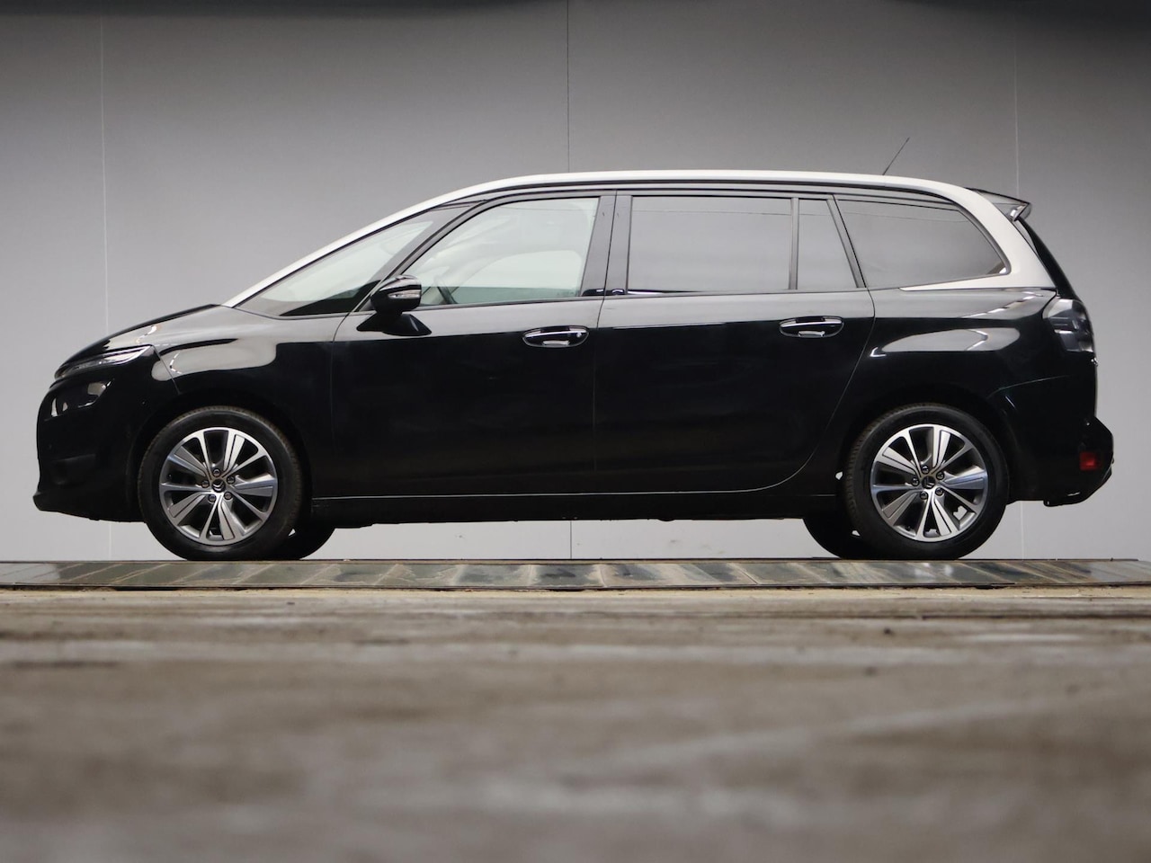 Citroën Grand C4 Picasso - 1.6 BlueHDi Shine 7P Sport (NAVI,CAMERA,CLIMATE,CRUISE,PDC,GETINT,TREKHAAK,SPORTSTOELEN,LM - AutoWereld.nl