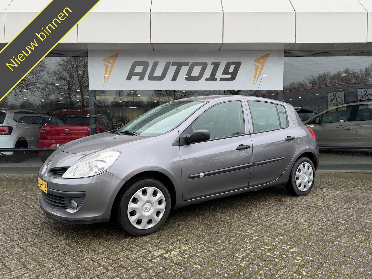 Renault Clio - 1.2-16V Special Line 1.2-16V Special Line - AutoWereld.nl