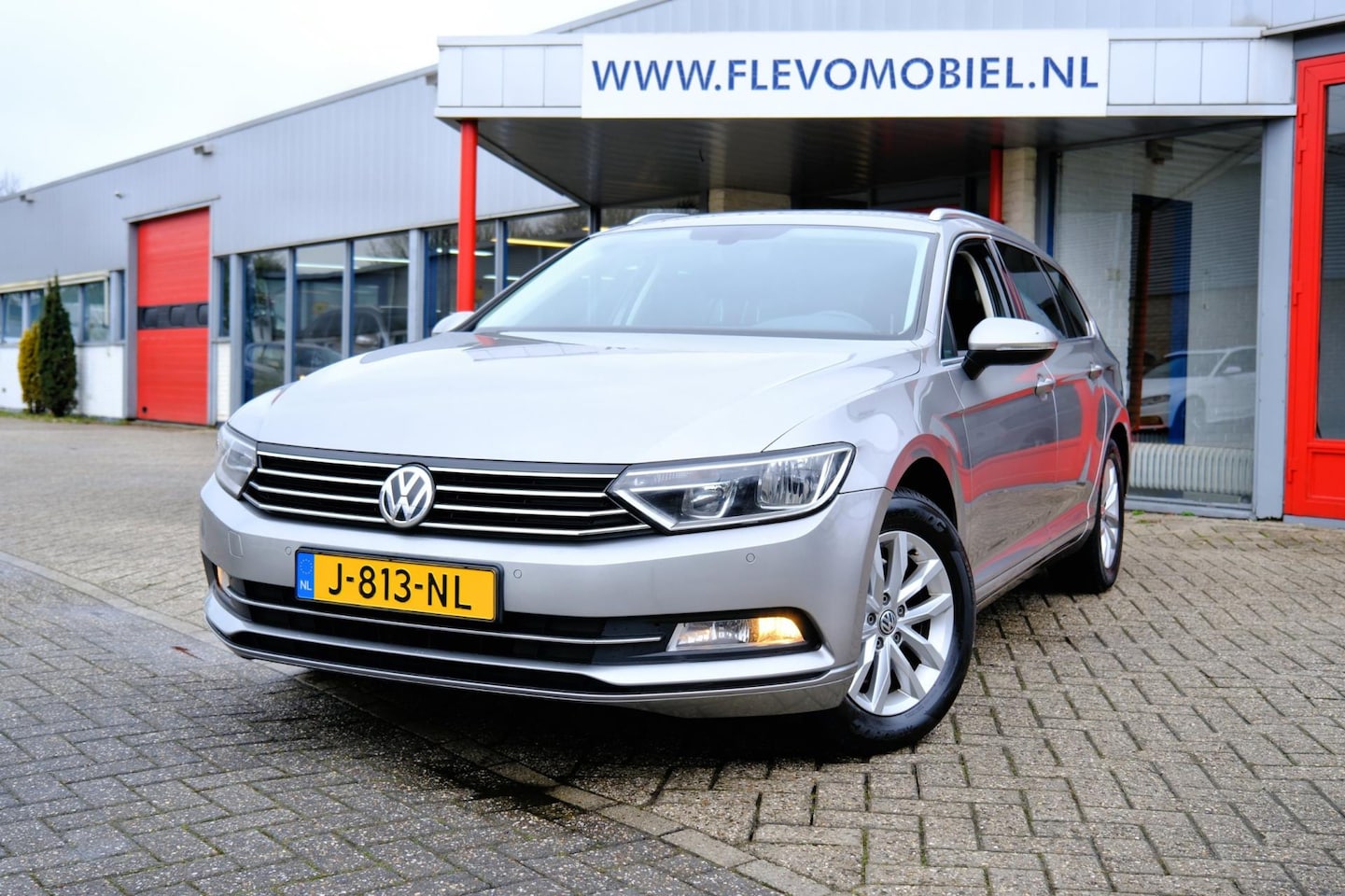 Volkswagen Passat Variant - 1.6 TDI Connected Series Navi|Clima|LMV|PDC - AutoWereld.nl