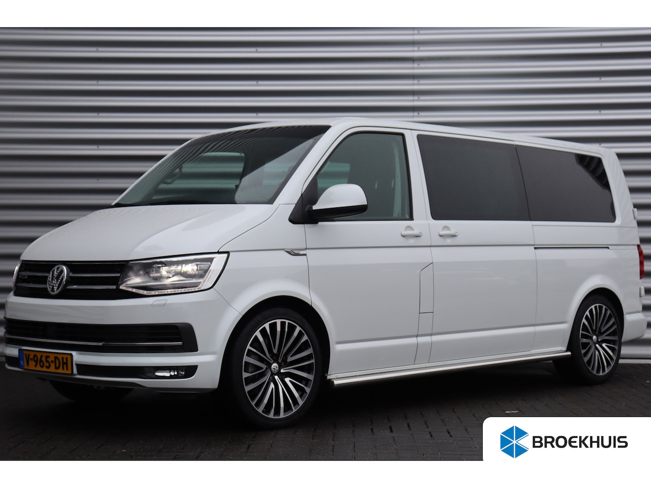 Volkswagen Transporter - 2.0 TDI 204PK L2H1 DC 4MOTION HIGHLINE AUTOMAAT / NAVI / LEDER / CLIMA / FULL-LED / PDC / - AutoWereld.nl