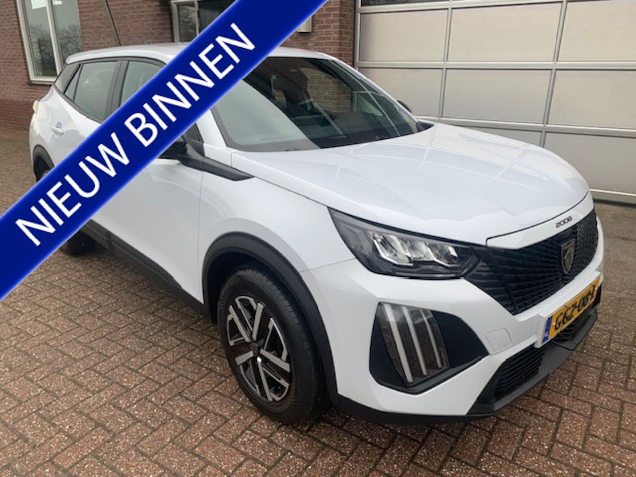 Peugeot 2008 - 1.2 PureTech 100 Trekhaak / Apple Carplay / Camera - AutoWereld.nl