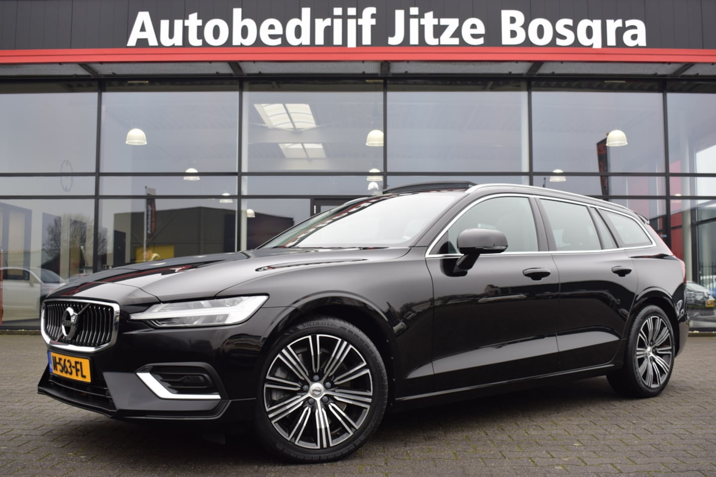 Volvo V60 - 2.0 T5 250pk Automaat Inscription Zwart Leder | Panoramadak | LED | Carplay | Virtual | Sp - AutoWereld.nl