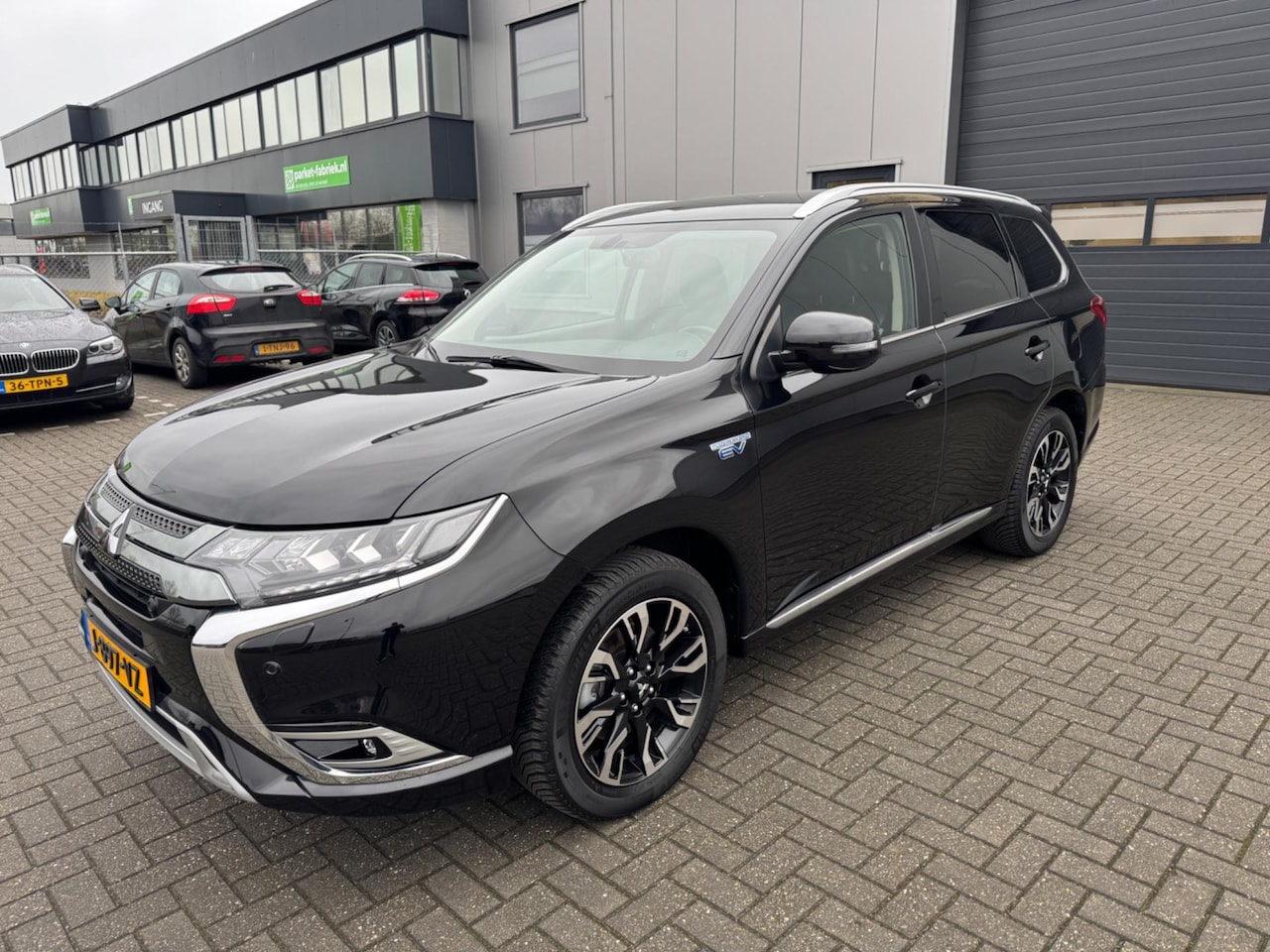 Mitsubishi Outlander - 2.4 PHEV Intense 2.4 PHEV Intense - AutoWereld.nl