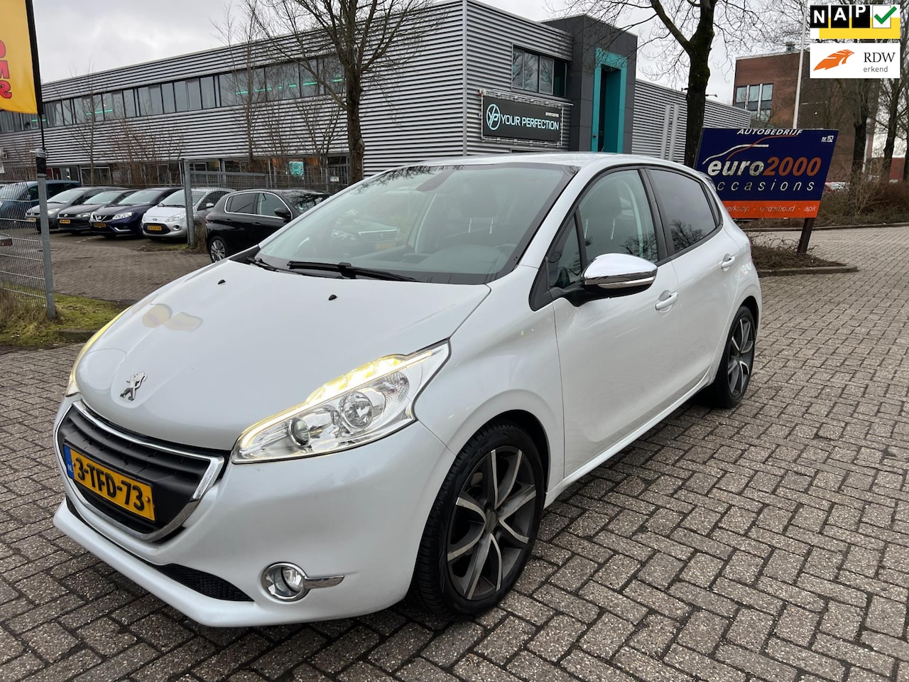 Peugeot 208 - 1.2 VTi Oxygo - NAVIGATIE - LED - NIEUW APK ! - AutoWereld.nl