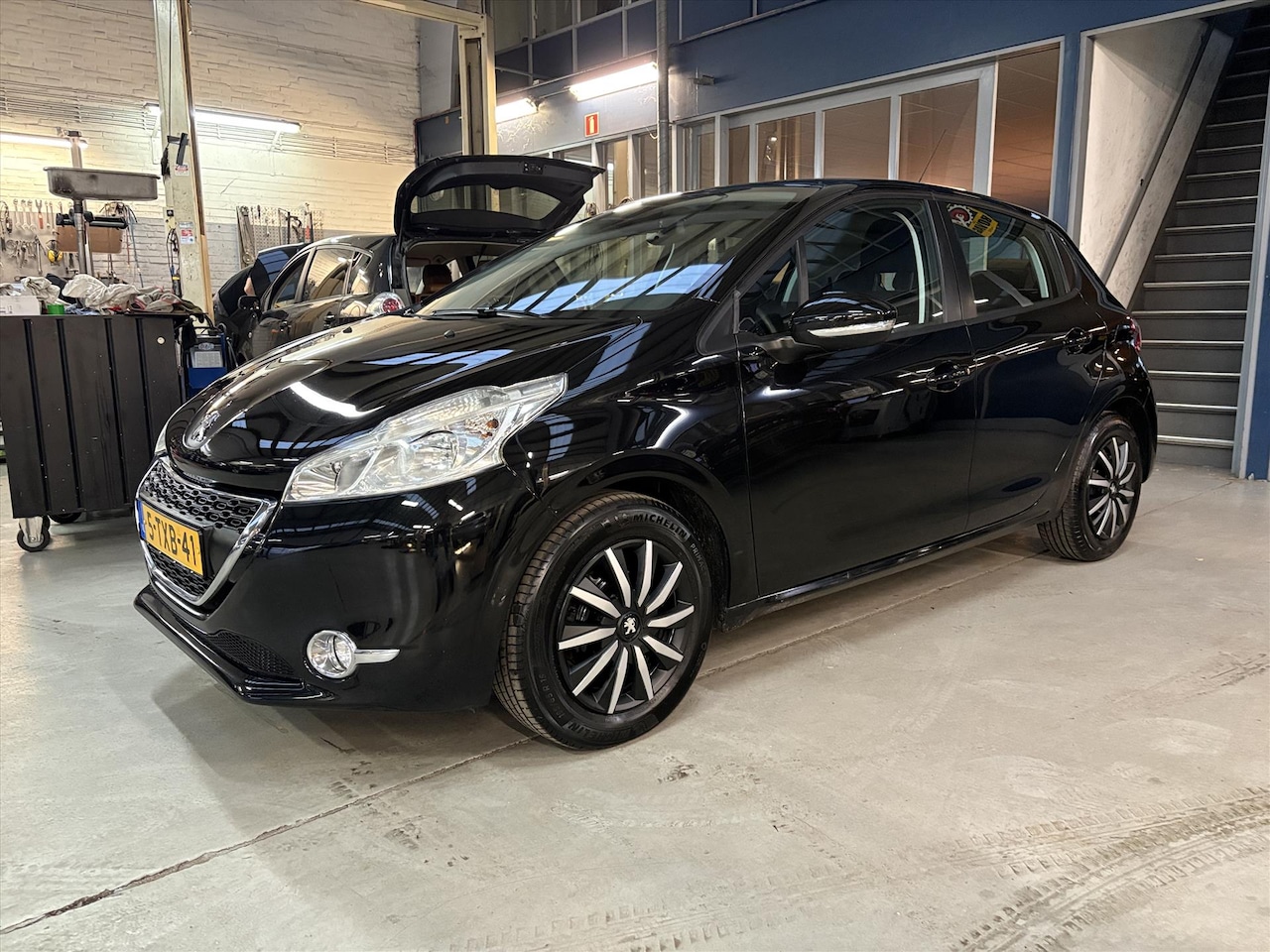 Peugeot 208 - 1.2 VTi 82PK 5D Envy | Navigatie | Climate control | Parkeersensoren | Cruise control | NA - AutoWereld.nl