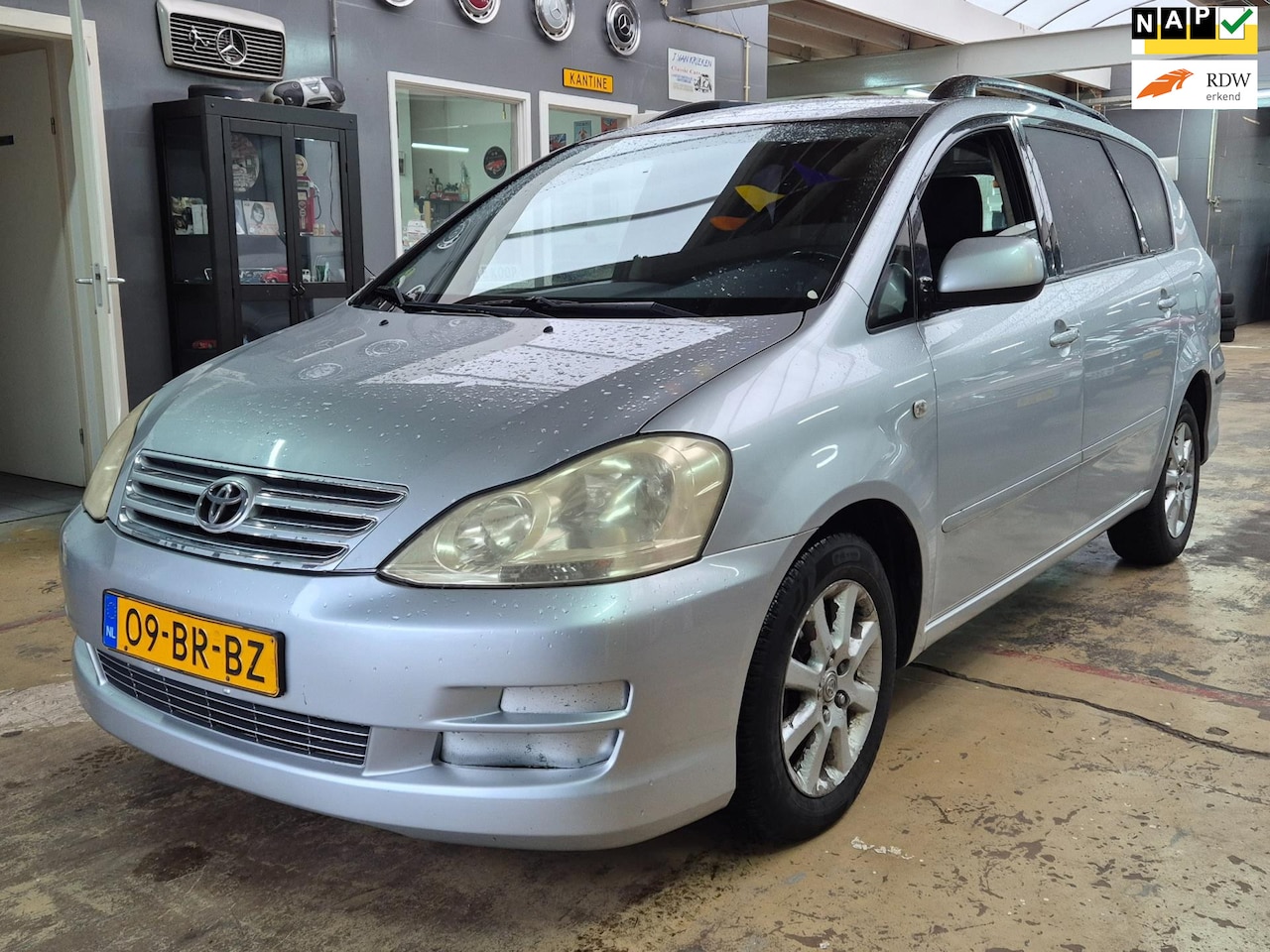 Toyota Avensis Verso - 2.0 D4-D Linea Sol *GRIJS KENTEKEN* - AutoWereld.nl
