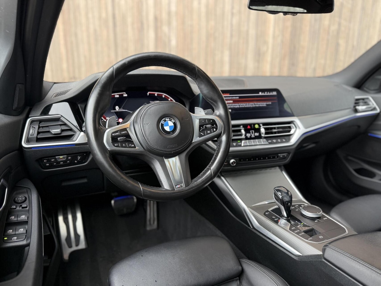 BMW 3-serie - 330i High Executive M-SPORT | PANO | HUD | DEALERONDERHOUDEN - AutoWereld.nl