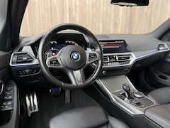 BMW 3-serie - 330i High Executive M-SPORT | PANO | HUD | DEALERONDERHOUDEN