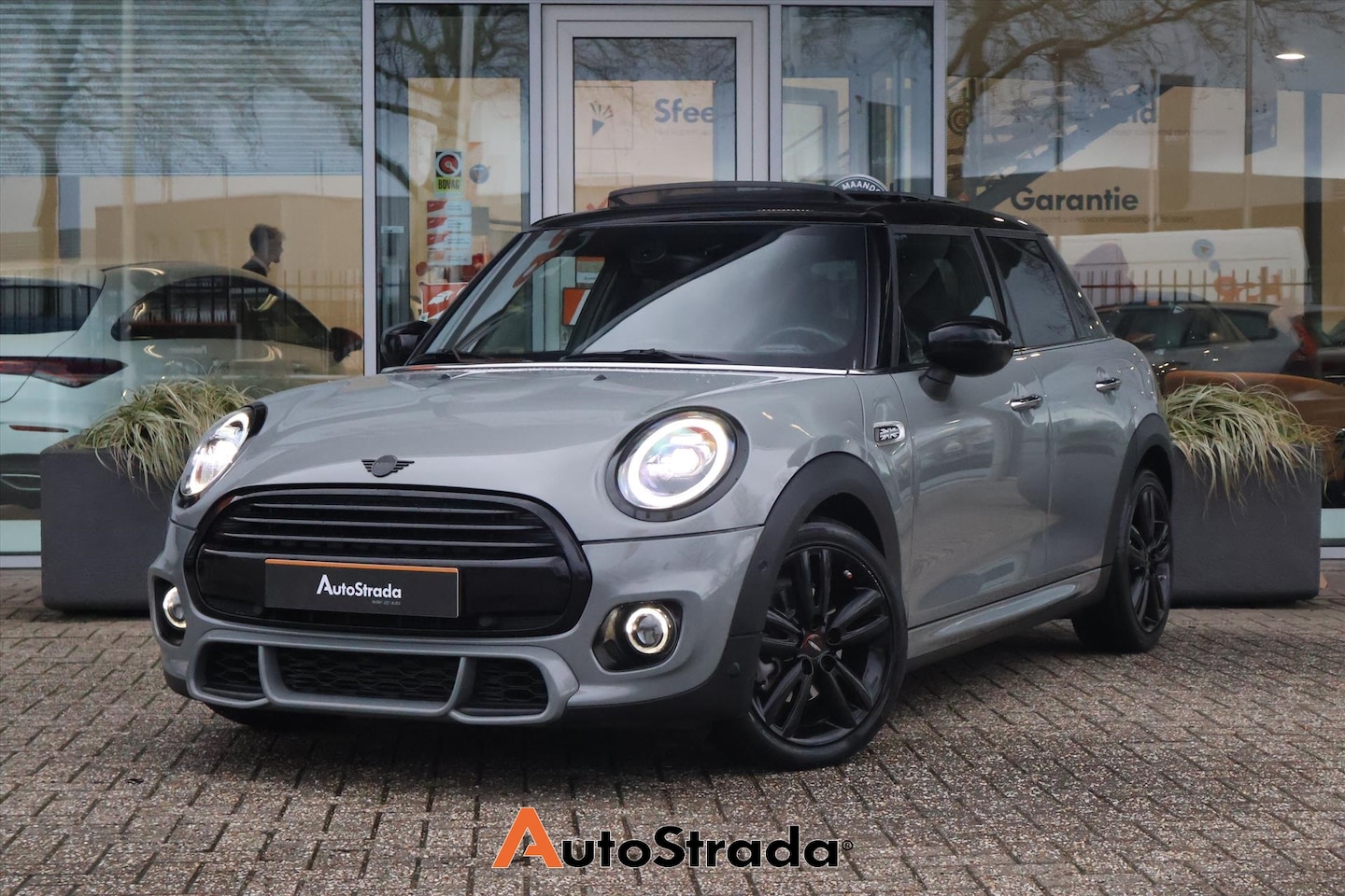 MINI John Cooper Works - Mini 5-Deurs (f55) 1.5 JCW 136pk | Pano | Cruise | Keyless | Carplay | Stoelverwarming | L - AutoWereld.nl