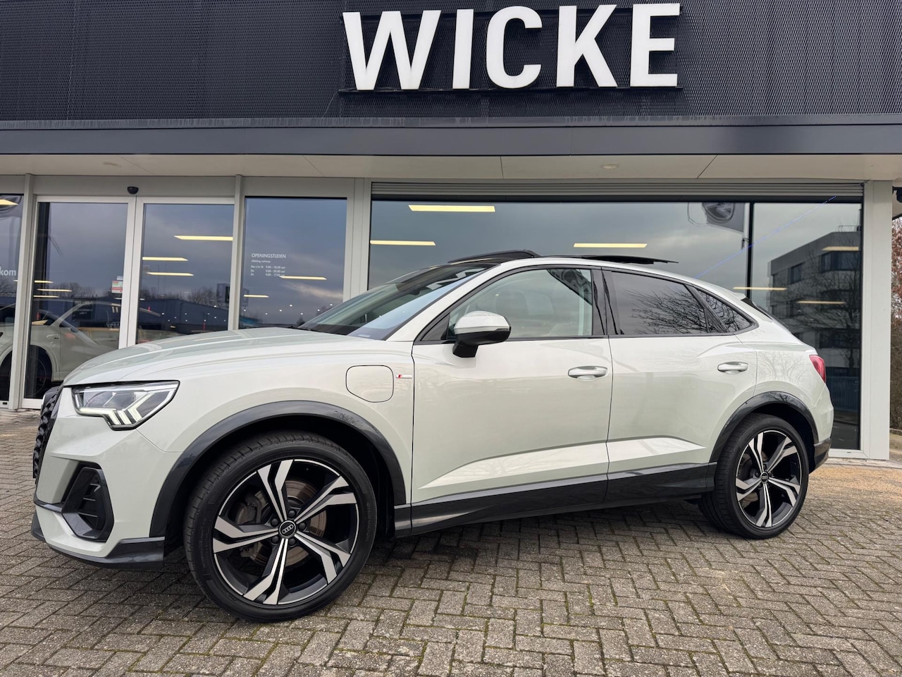 Audi Q3 Sportback - 45 TFSI e S Edition Panorama 245PK Matrix 2022 sfeerverlichting - AutoWereld.nl