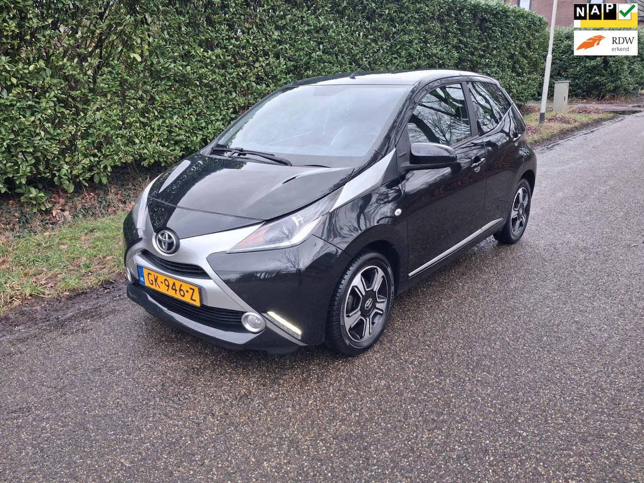 Toyota Aygo - 1.0 VVT-i x-clusiv 1.0 VVT-i x-clusiv - AutoWereld.nl