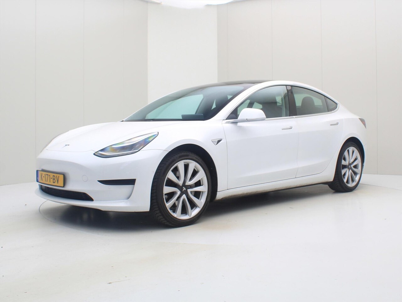 Tesla Model 3 - Standard RWD Plus 92% SoH [ LFP ACCU+19'' LMV+AUTOPILOT+60 kWh+PREMIUM AUDIO ] - AutoWereld.nl